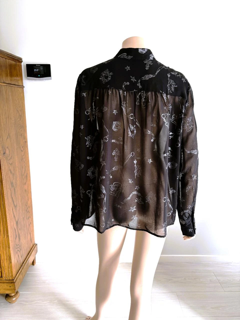 Blusa transparente Caroline Biss – tamanho 46 – detalhes prateados e botões de bola – photo 5
